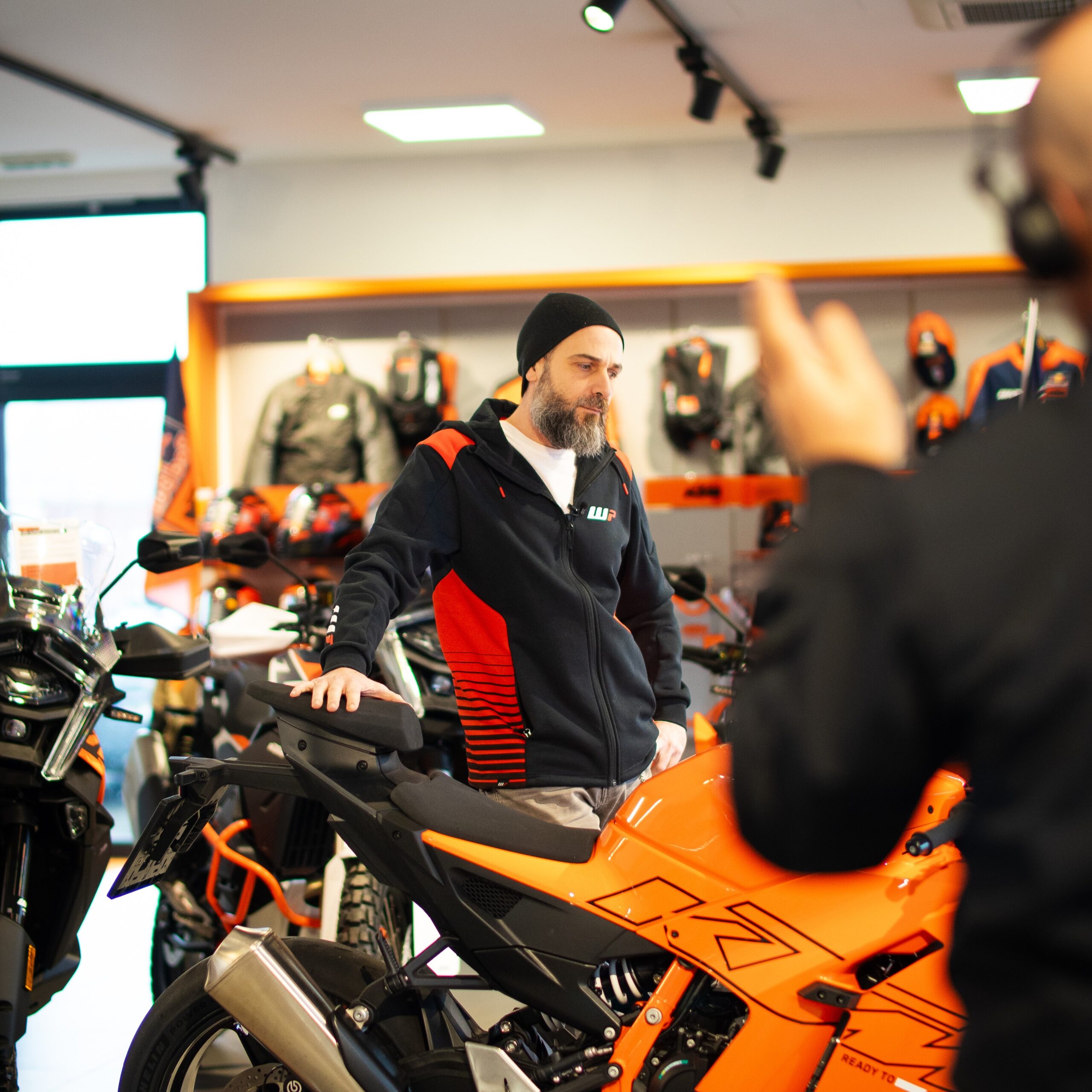 V Autonově proběhlo natáčení s ikonou KTM 990 RC R