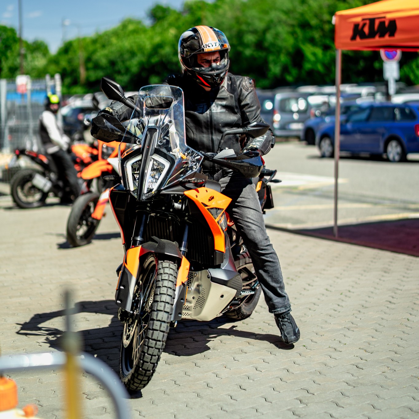 Orange Days přilákaly desítky motorkářů